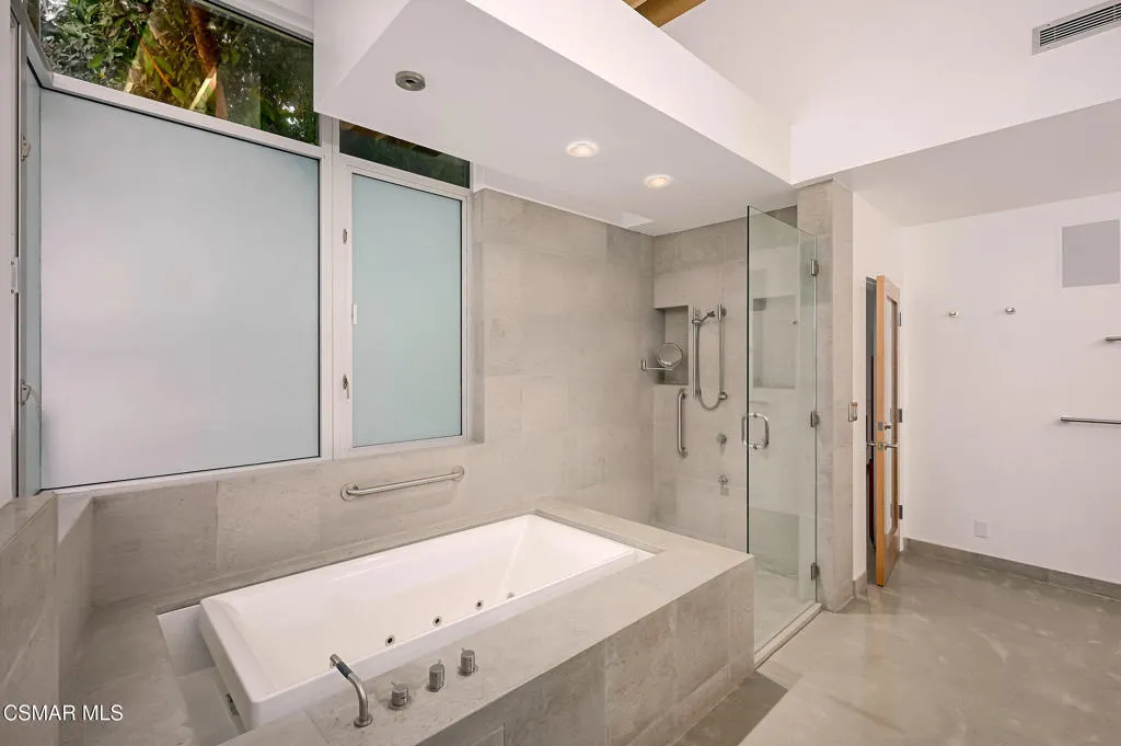 3681 Alomar Drive, Sherman Oaks, California 91423 home-pic-33